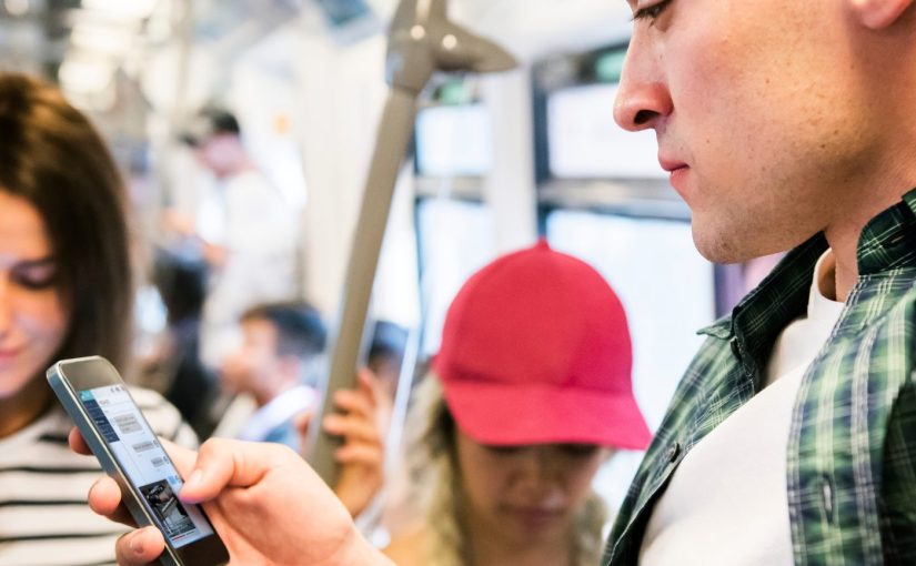 Hoe weet je wat waarheid is - Man in tram - isdatechtzo