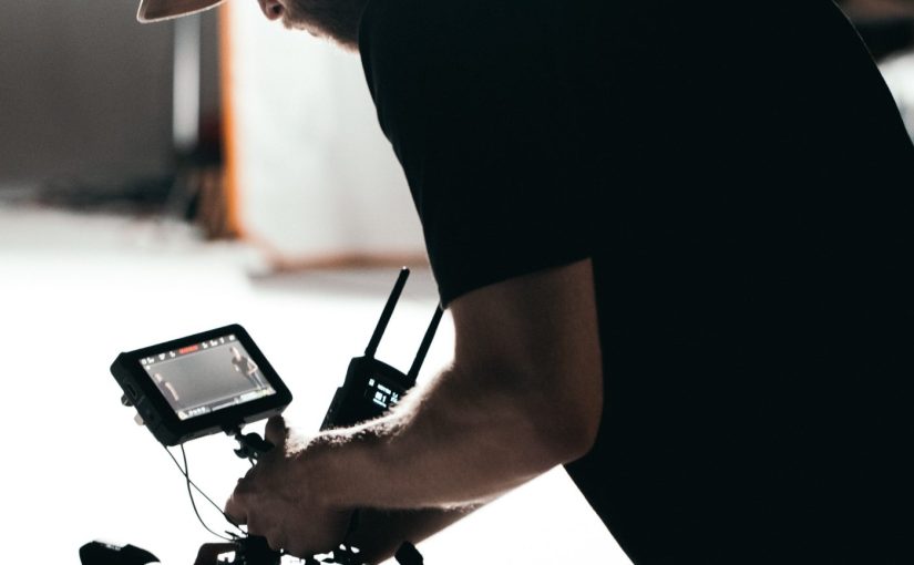 Elke film vertelt een ander verhaal. Hoe herken je de technieken die filmmakers gebruiken? Lees het interview met Lucas Westerbeek.